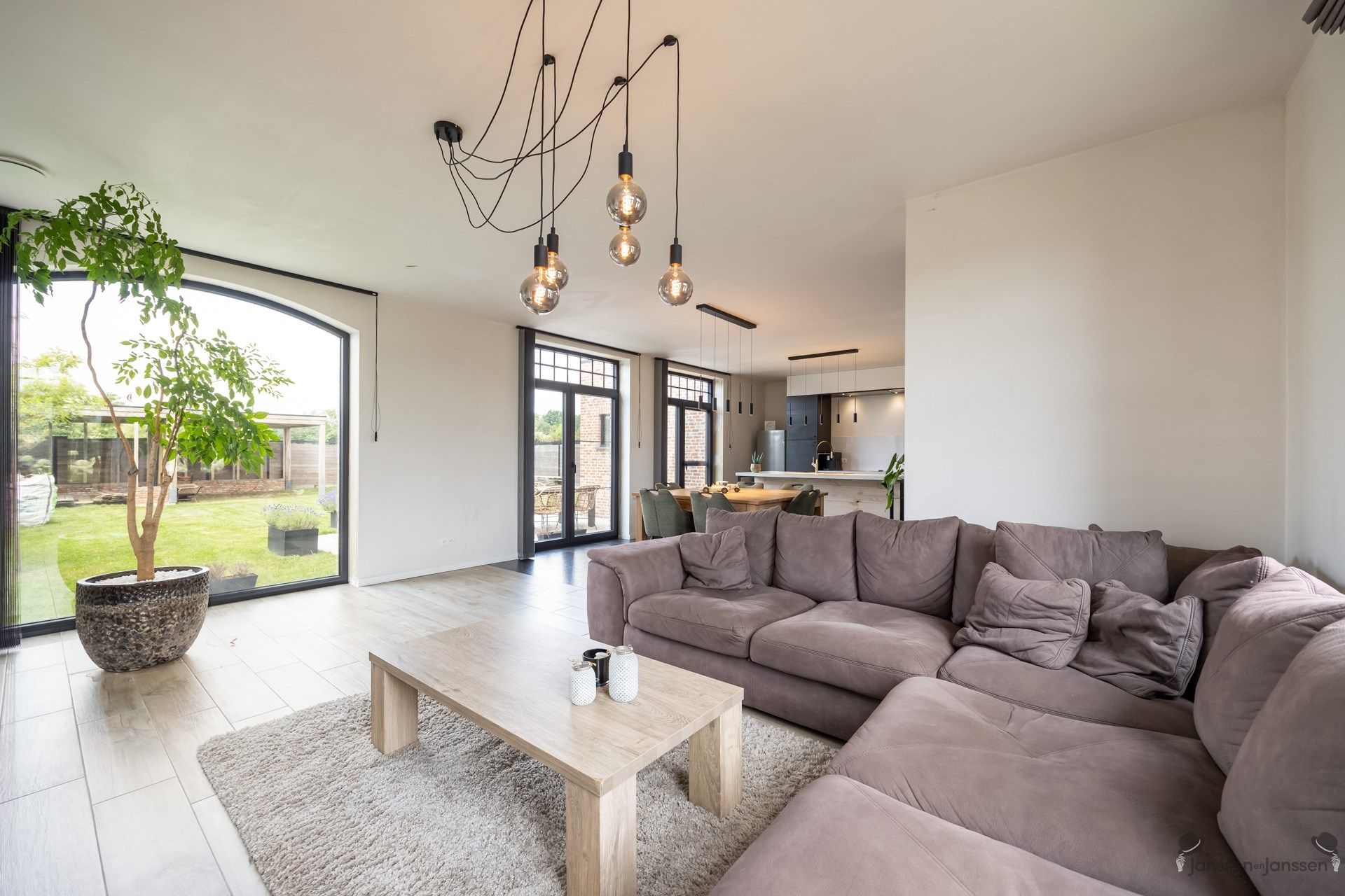 Recente woning met 3 slaapkamers op 482 m² foto 6