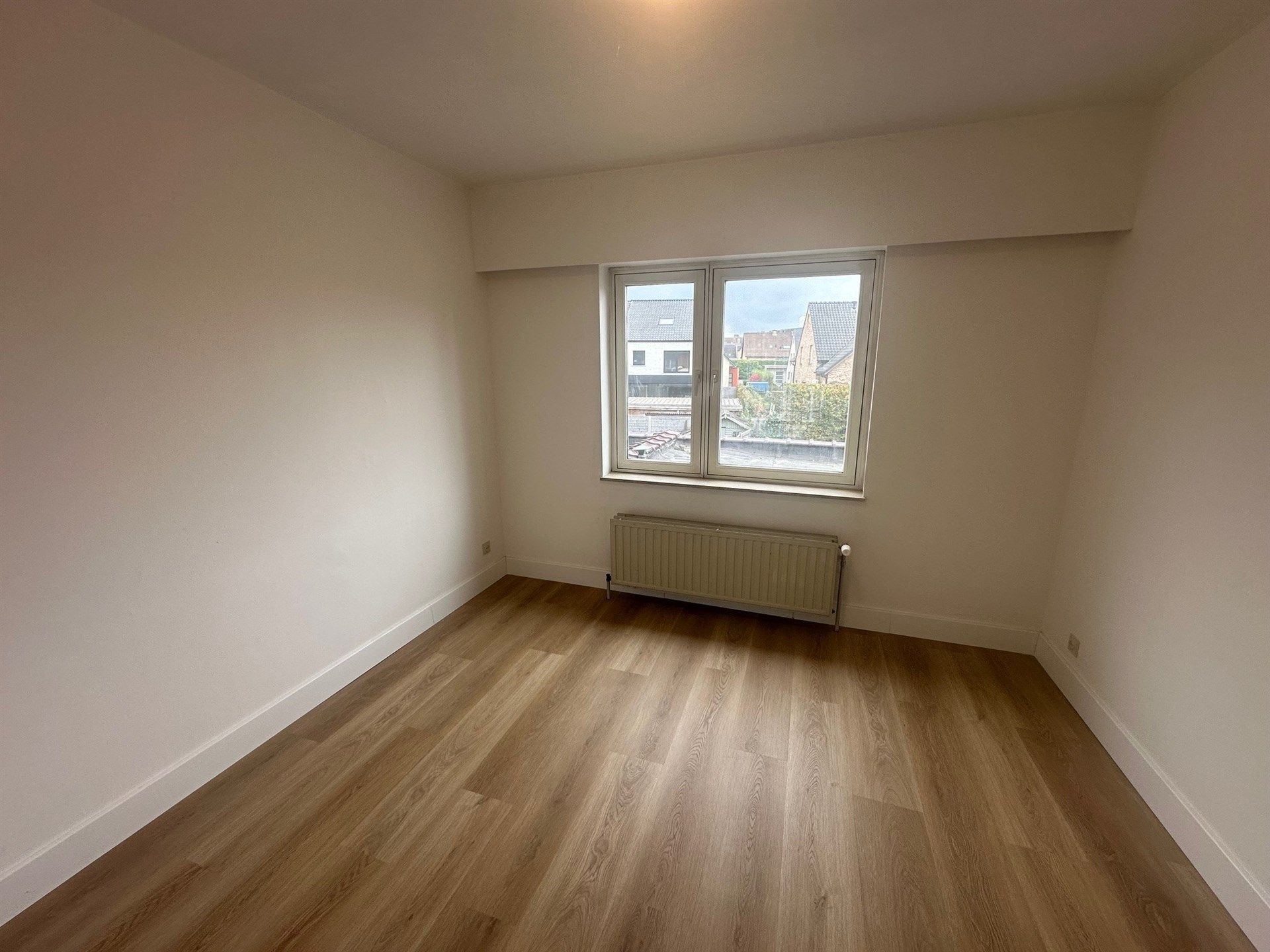 Ruime woning met 3 slaapkamers, garage en tuin foto 12