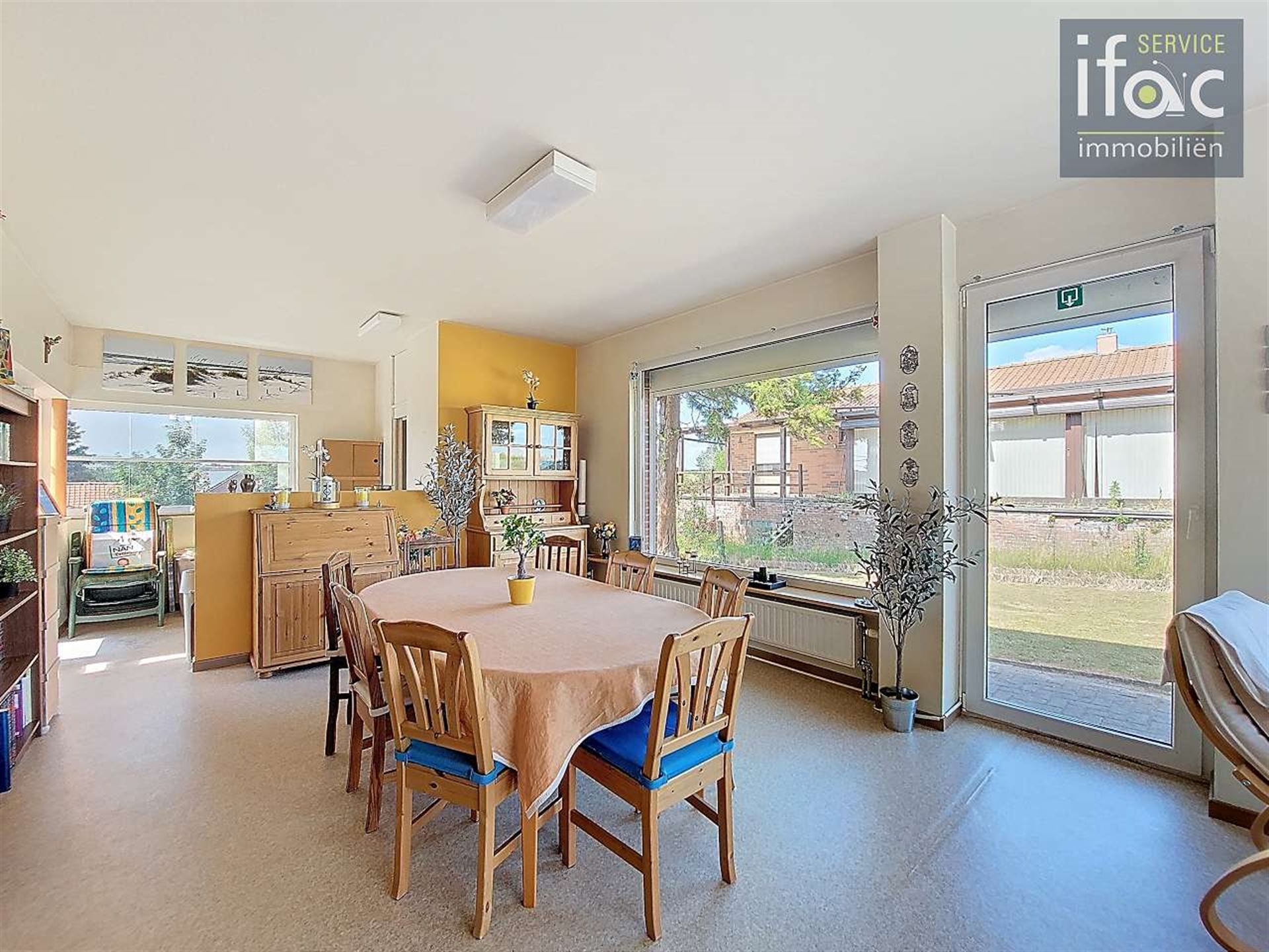 Centraal gelegen driegevelwoning met mooie tuin op ±7a foto 11