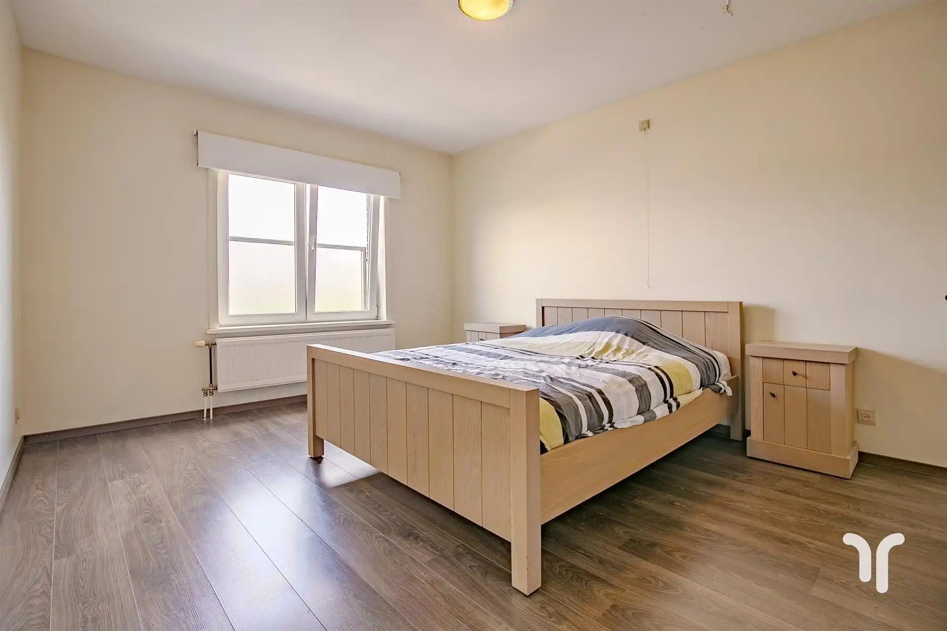 Ruim instapklaar appartement, met dubbele garage en 2 slaapkamers te Kortemark. foto 3