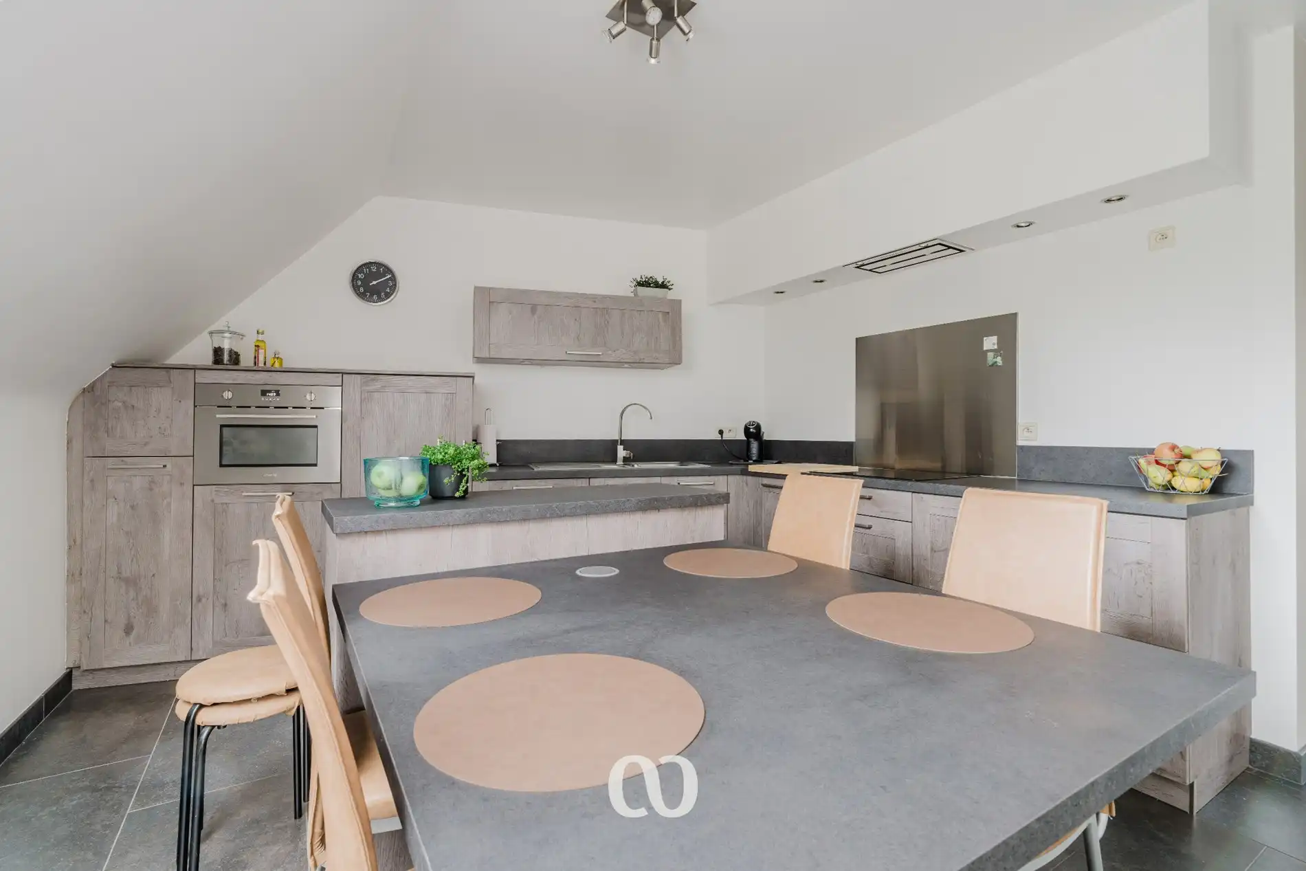 Prachtig gelegen duplex appartement met drie slaapkamers en garage foto 3