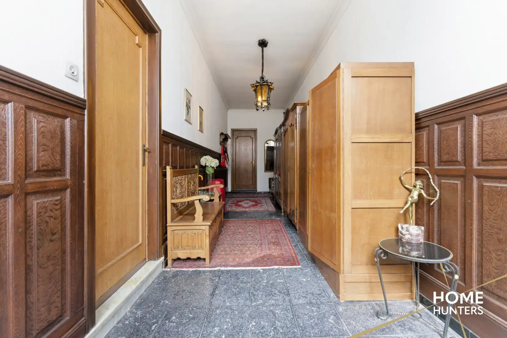 Karaktervolle te renoveren woning met 4 slaapkamers en ruime tuin te Ieper foto 3