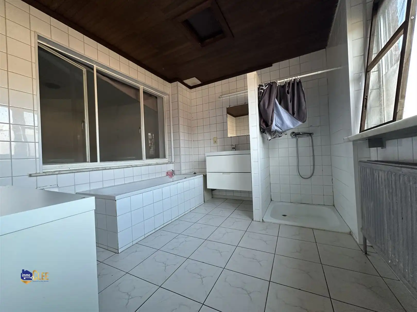 Ruime stadswoning met grote opslagruimte foto 14