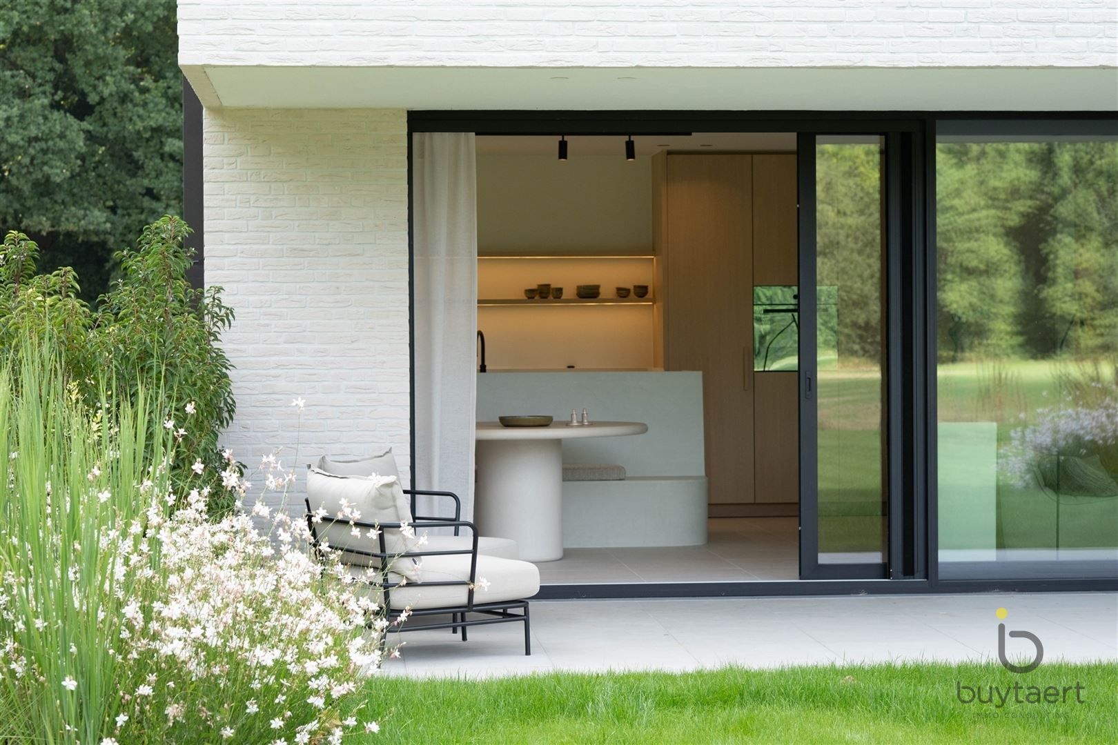 Knap gemeubeld gelijkvloers appartement te 's Gravenwezel met uizicht op natuurgebied! foto 3
