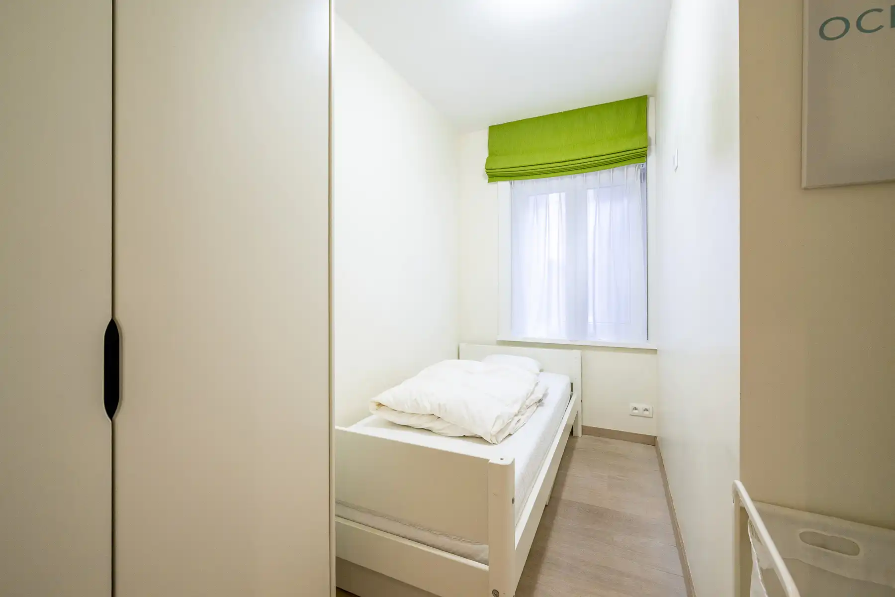 Gemeubeld drie slaapkamerappartement vlakbij de Zoutelaan met parking foto 12