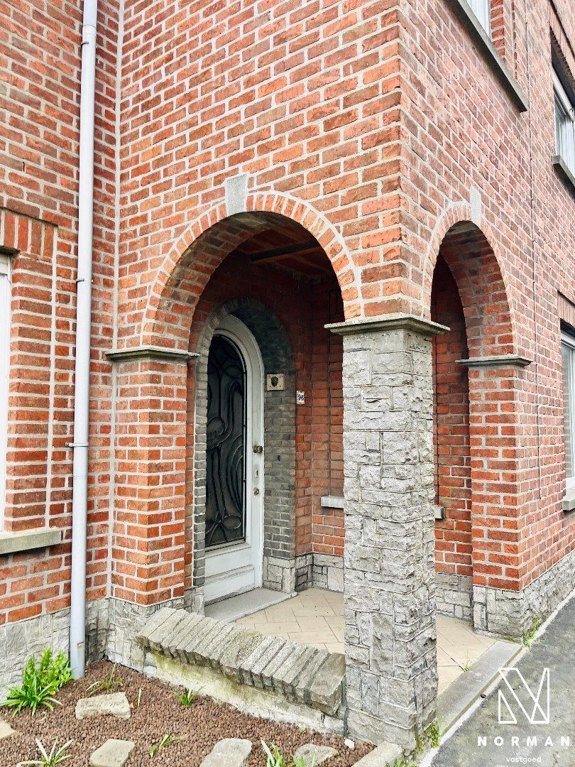 Sterke woning met mogelijks 5 kamers, 2 garages op 473 m² foto 2