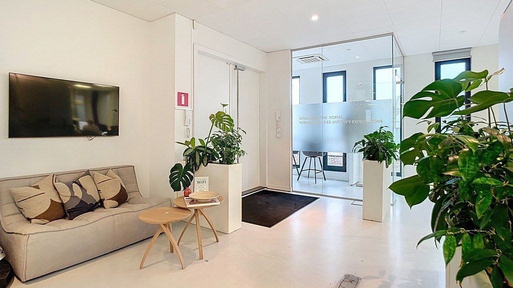 Mooi ingericht kantoor te huur in Metro Building in Antwerpen foto 4