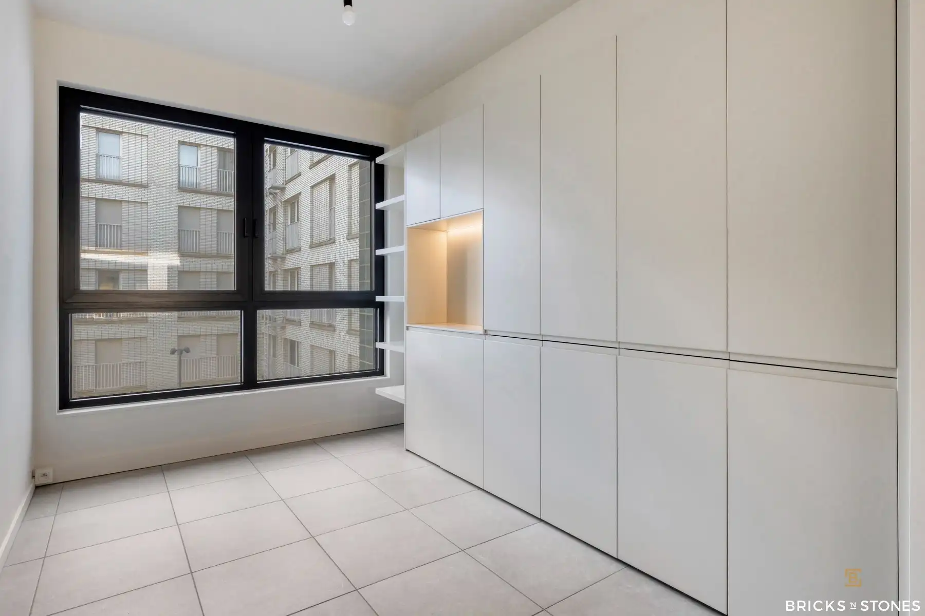 Appartement met 2 slaapkamers en parking in Cadixwijk foto 5