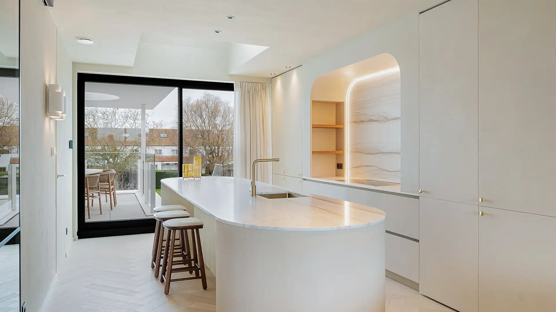 Moderne nieuwbouwwoning met 4 slaapkamers, 4 badkamers en prachtige tuin foto 4