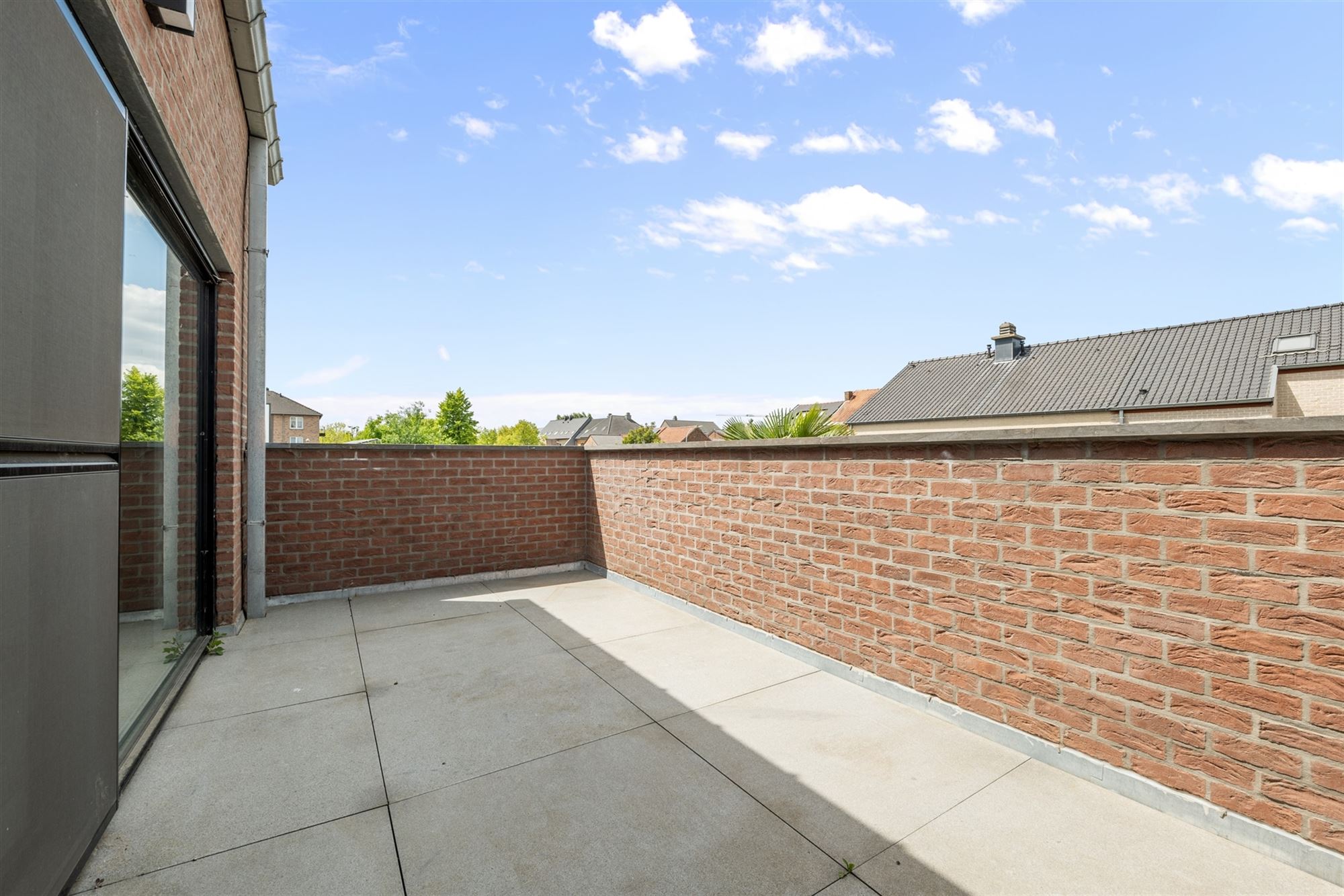 KNAP APPARTEMENT MET 3 SLKS EN STAANPLAATS IN LANDEN  foto 29