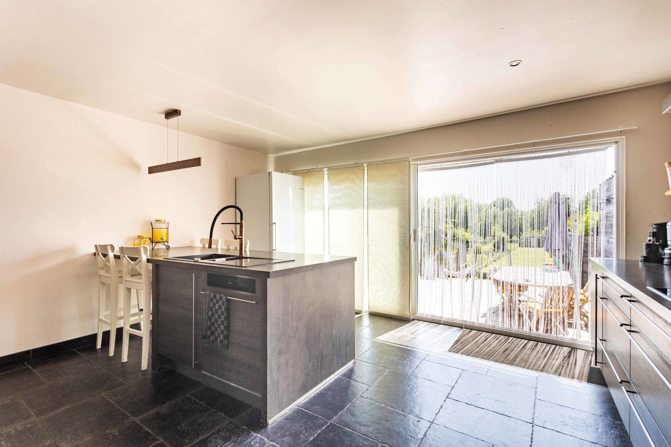 Instapklare & ruime woning op een toffe locatie foto 10