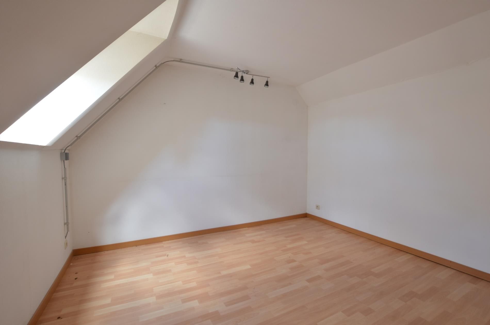 Rijwoning met 3 slaapkamers en tuin gelegen in centrum Oudenburg foto 11