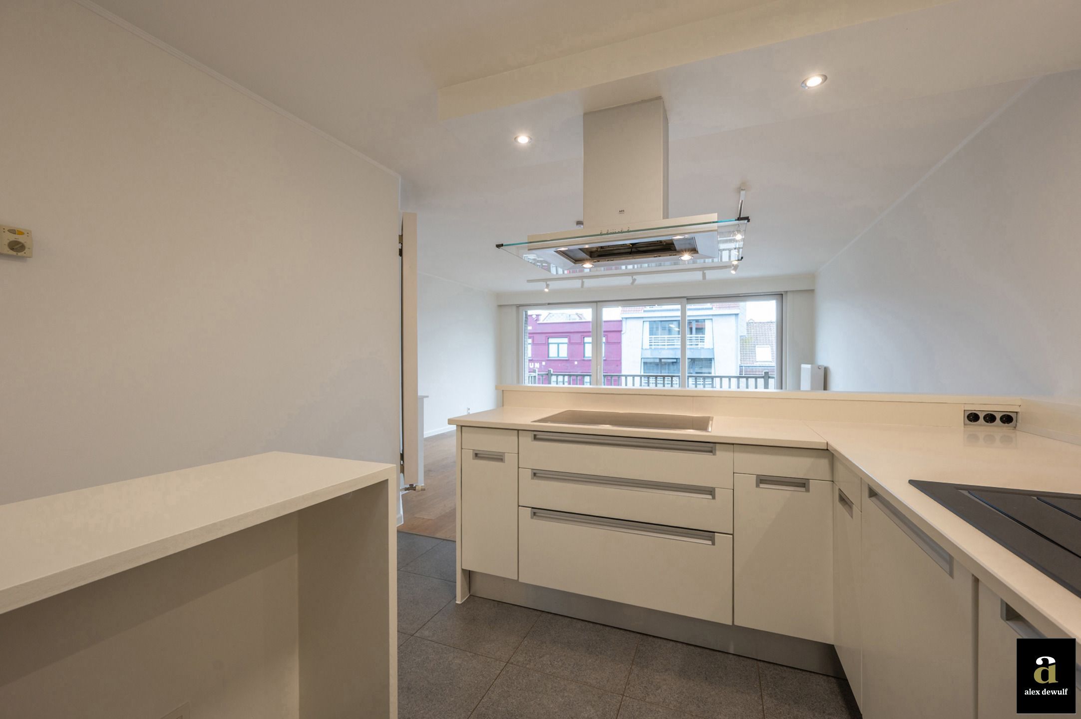 Ruim 2-slaapkamerappartement met westgericht terras foto 8