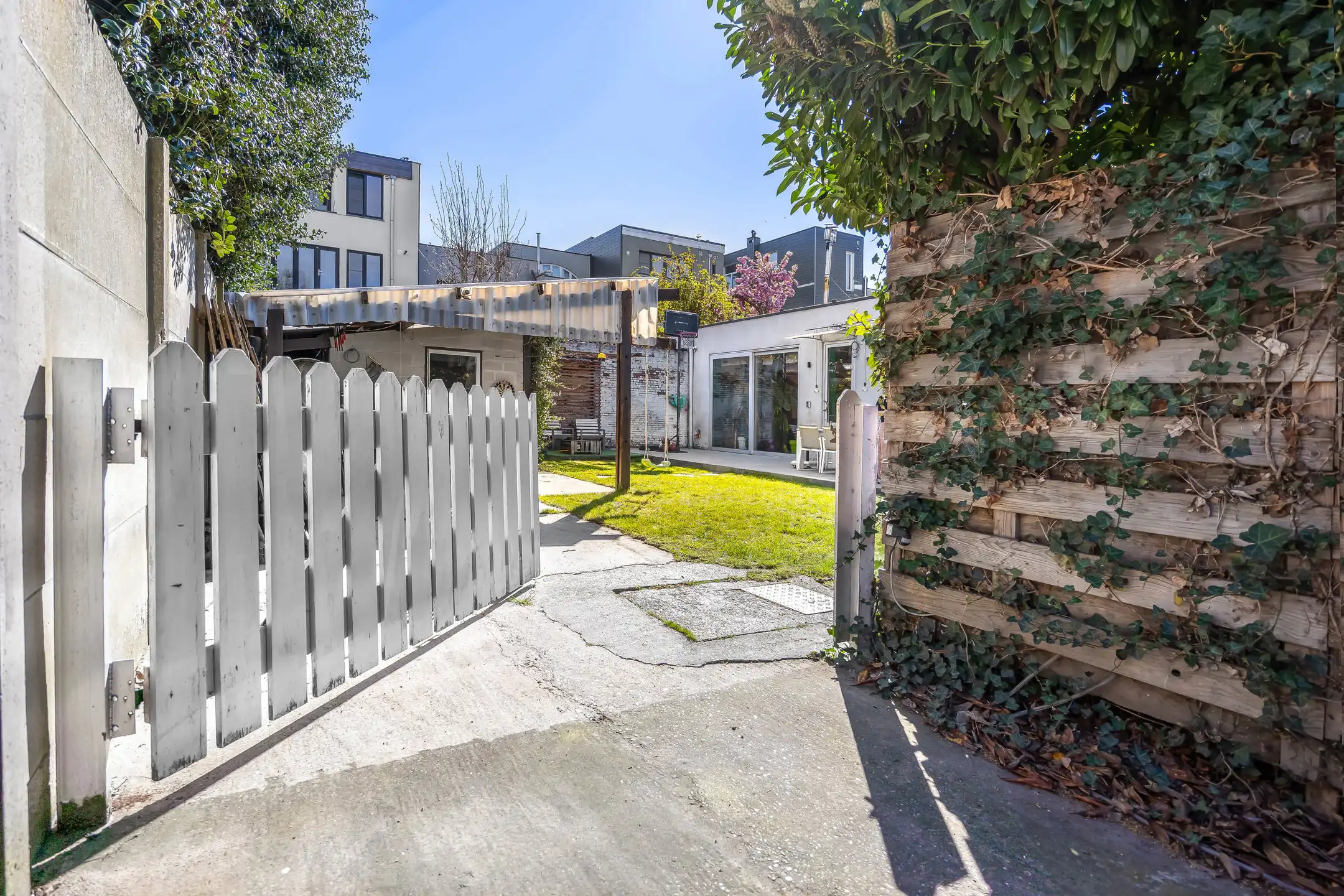 Verborgen loftwoning met tuin, parking & laadpaal in Deurne foto 19