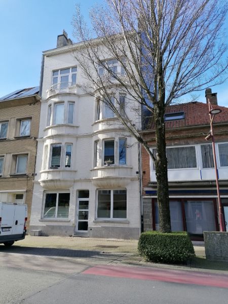 Tof, instapklaar gelijkvloers appartement met kelder foto {{pictureIndex}}