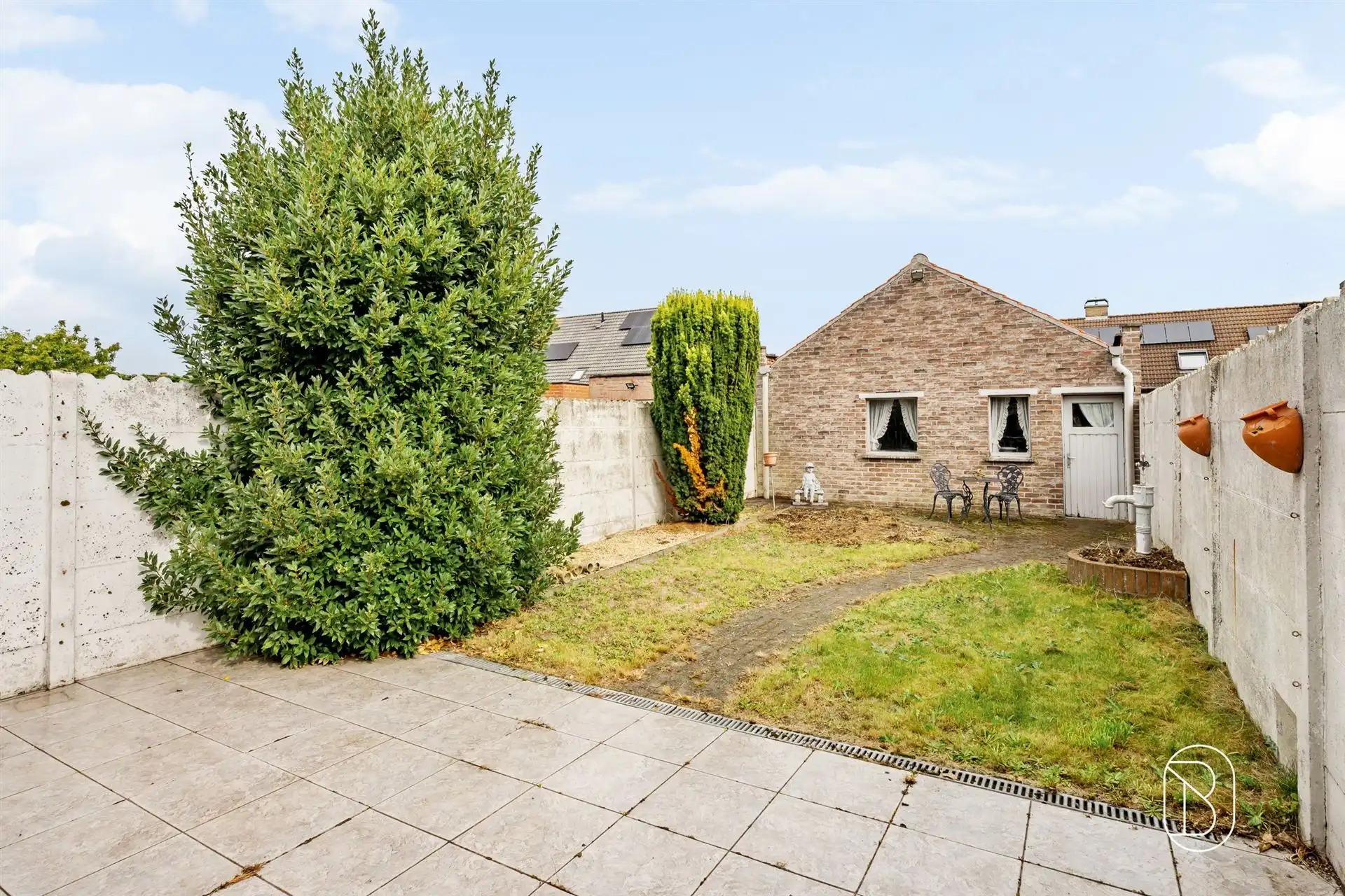 Op te frissen woning met ruime garage, 3 SLK en uitweg! foto 3