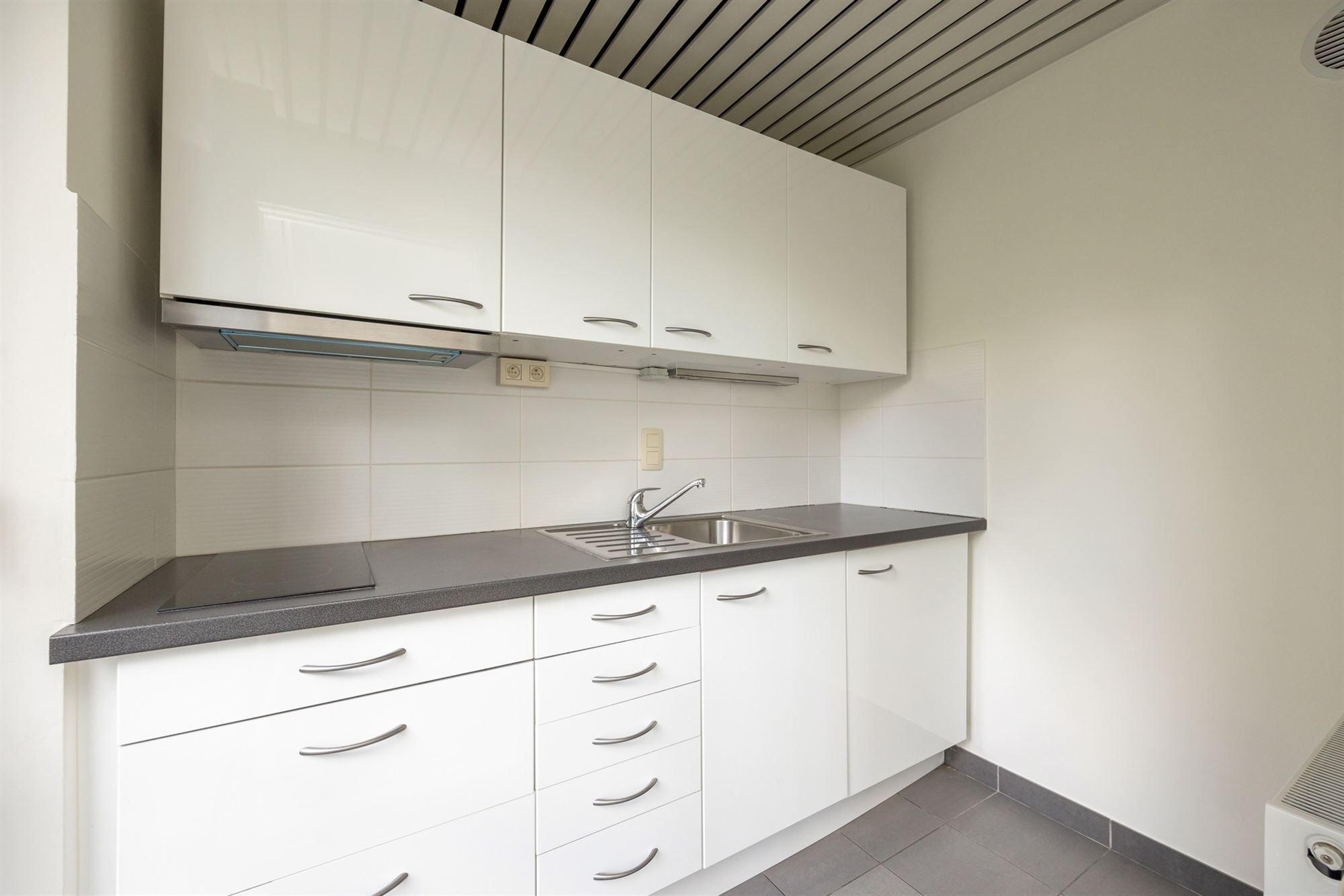 Lichtrijke serviceflat met terras foto 11