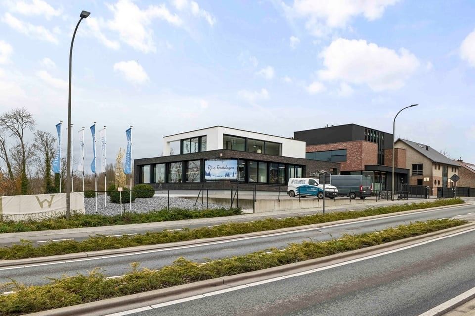 PROFFESIONELE WERKRUIMTE MET TERRAS EN 6 PARKEERPLAATSEN IN SINT-TRUIDEN foto 19