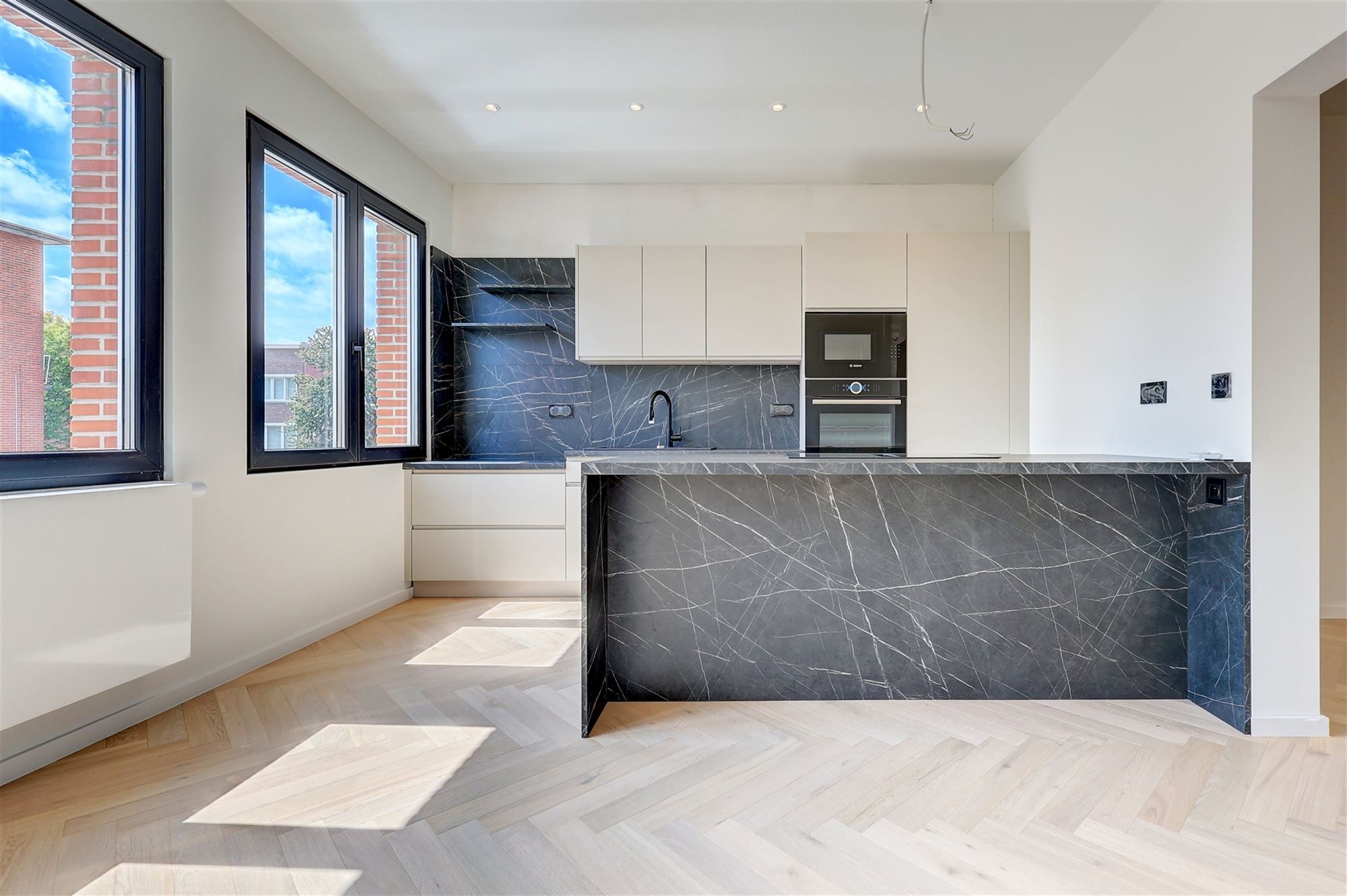 Prachtig gerenoveerd appartement vlakbij centrum Wilrijk foto 2