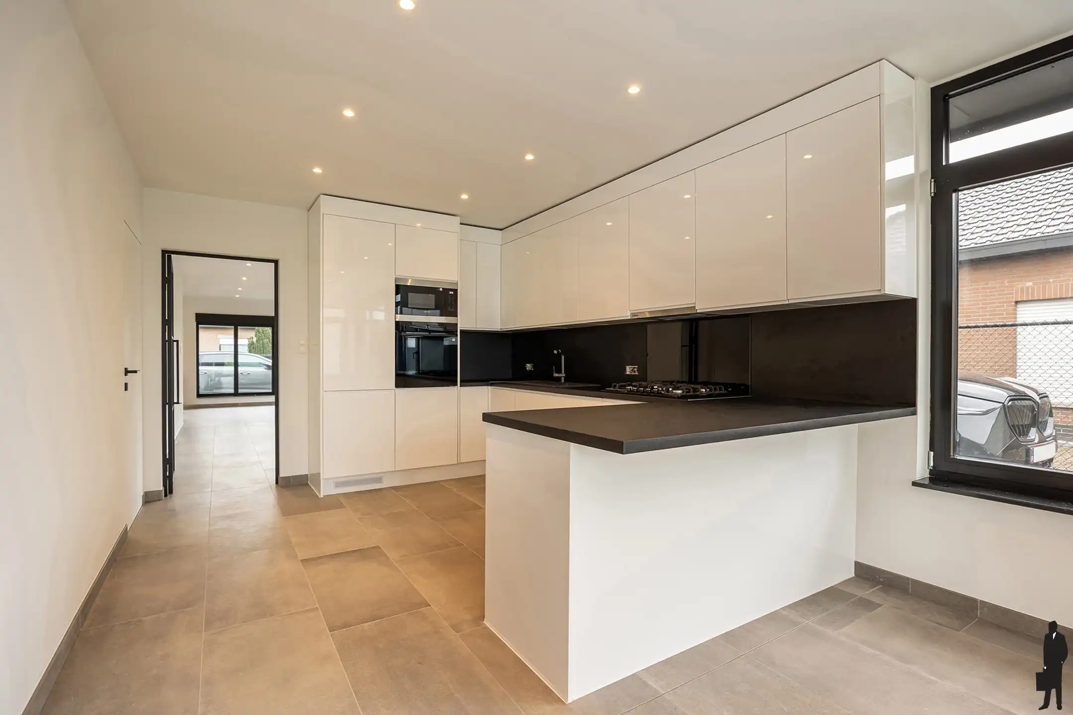 Gerenoveerde bungalow met weids uitzicht en externe garage foto 4