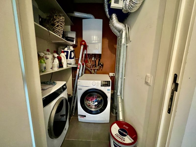 RECENTE WONING MET TUIN EN AUTOSTAANPLAATS foto 11