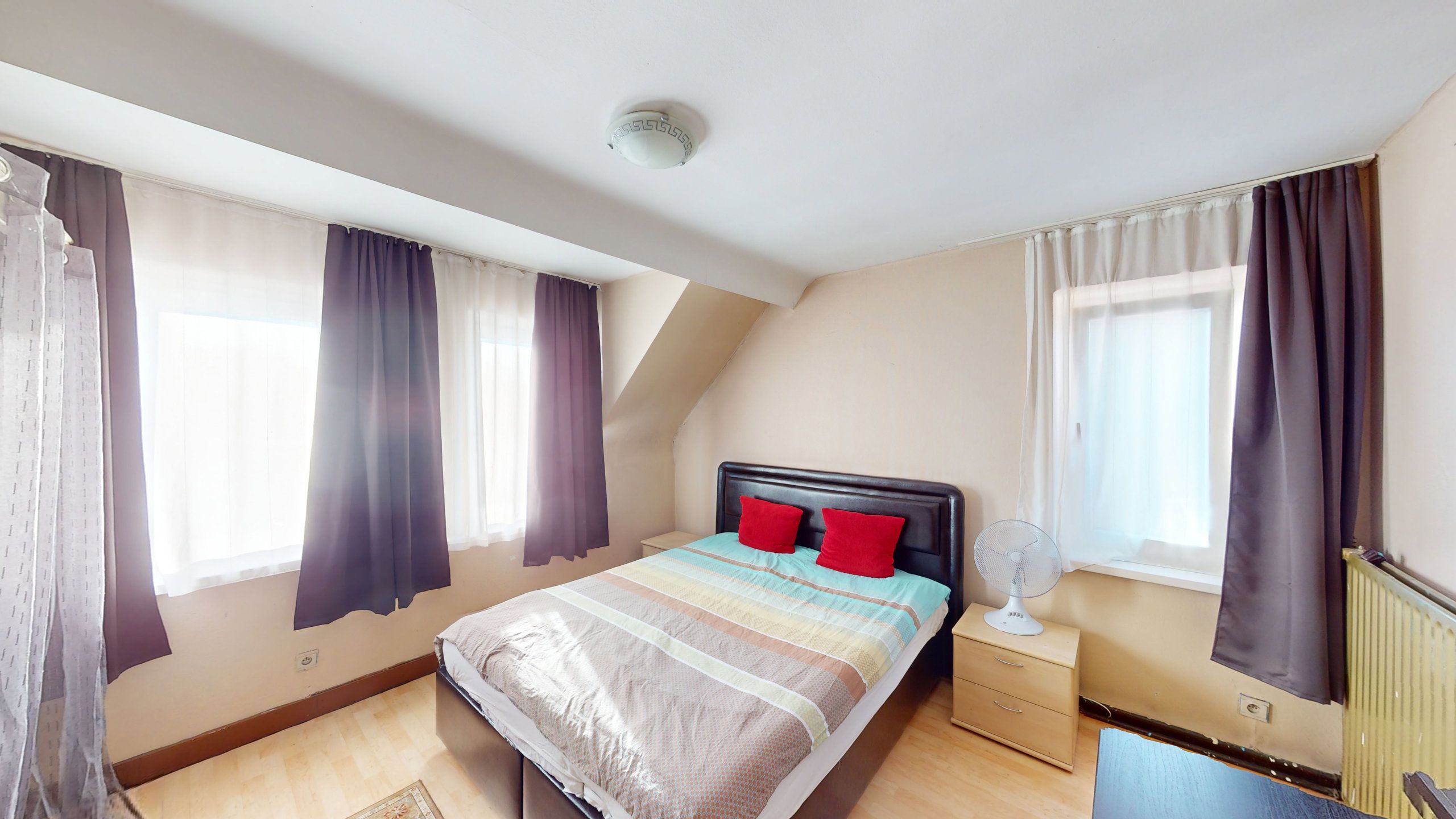 Half open gezinswoning, centraal gelegen, met 3 slaapkamers! foto 22