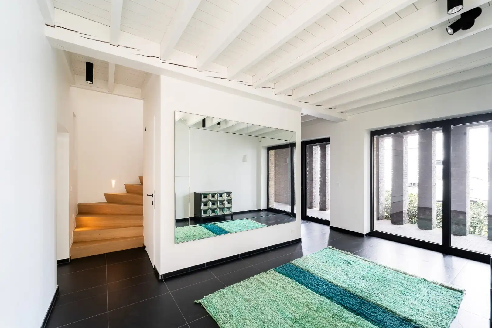 Prachtig gerenoveerde hoeve met panoramisch zicht over de polders foto 12