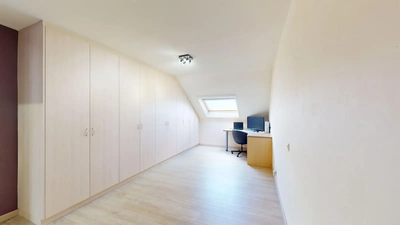 Stijlvolle woning in groene omgeving met 3 slaapkamers foto 15