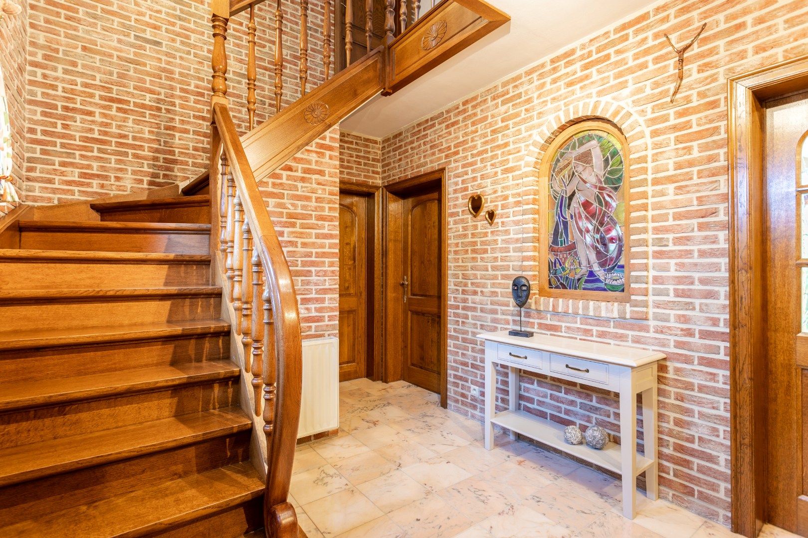 Charmante instapklare woning met 3 SLPKS, tuin & garage foto 2