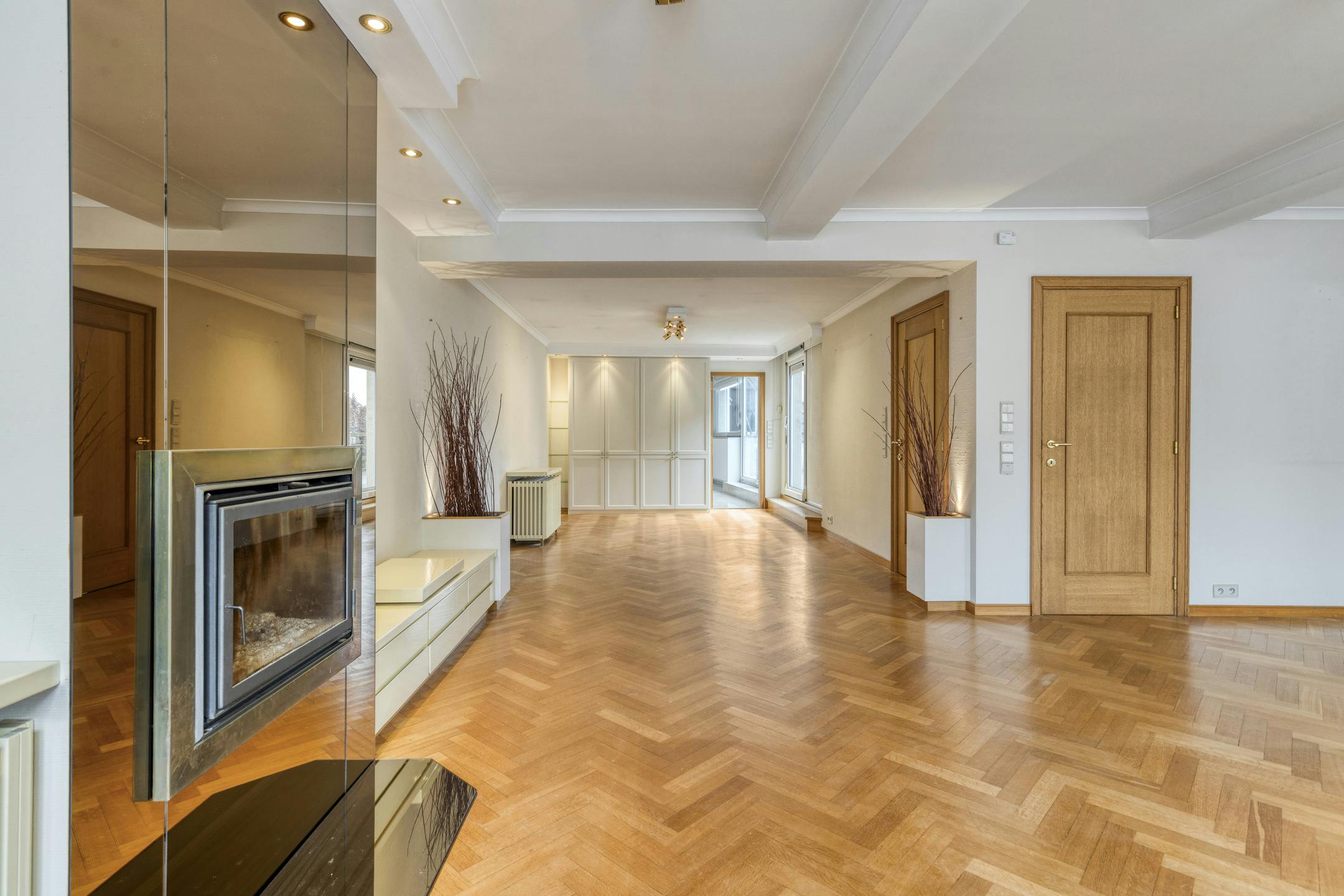 Woning met handelsgelijkvloers, atelier en garages te Veurne foto 2