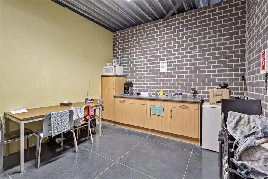 Bedrijfshal te koop in Geel via overdracht van aandelen foto 24