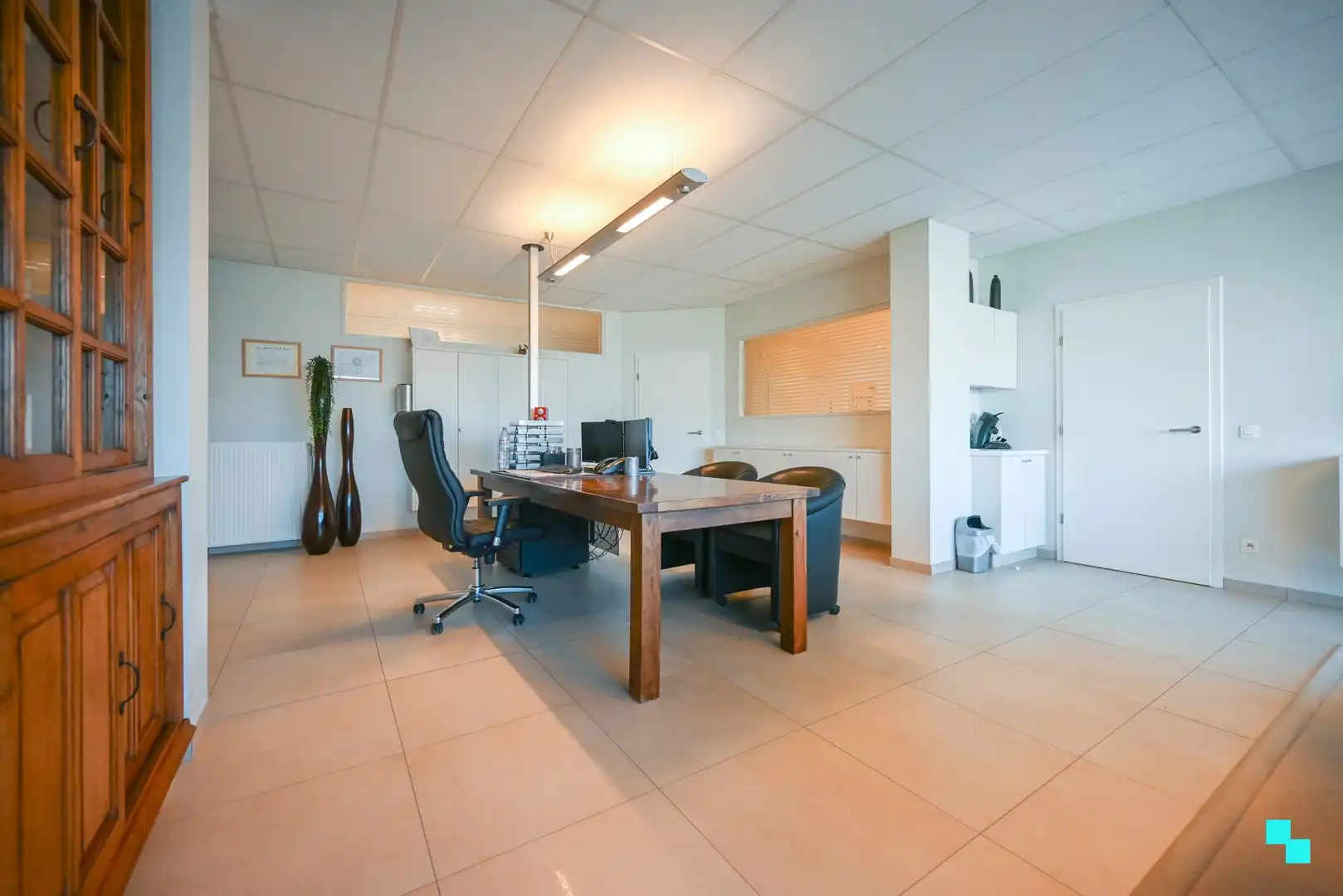 Uiterst commercieel en vlot bereikbaar handelspand (340 m²) te Izegem foto 16