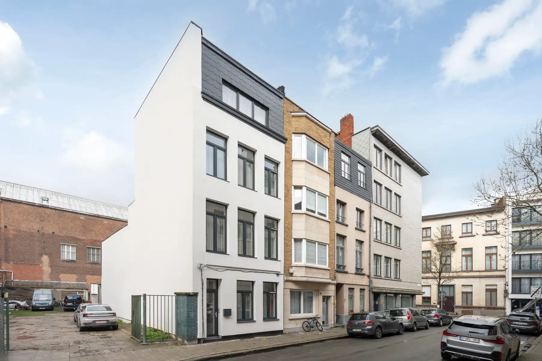 Gerenoveerd appartement met twee slaapkamers en terras foto 23