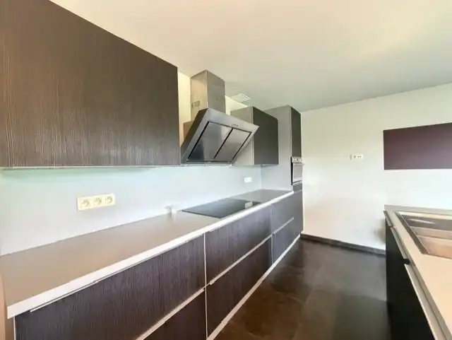 Eengezinswoning met 2 slaapkamers, garage, terras en tuin foto 8
