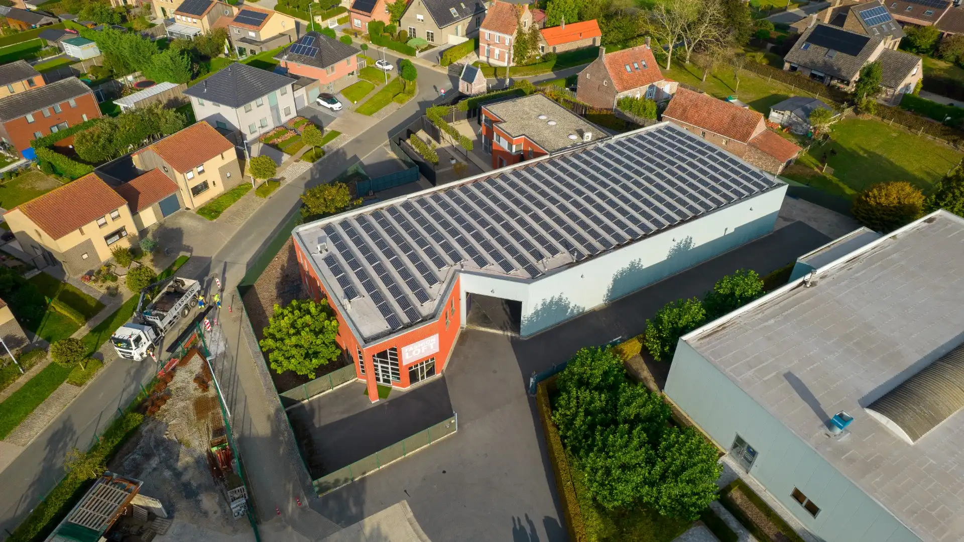 Handelspand + woning op uiterst commerciële locatie. foto 2