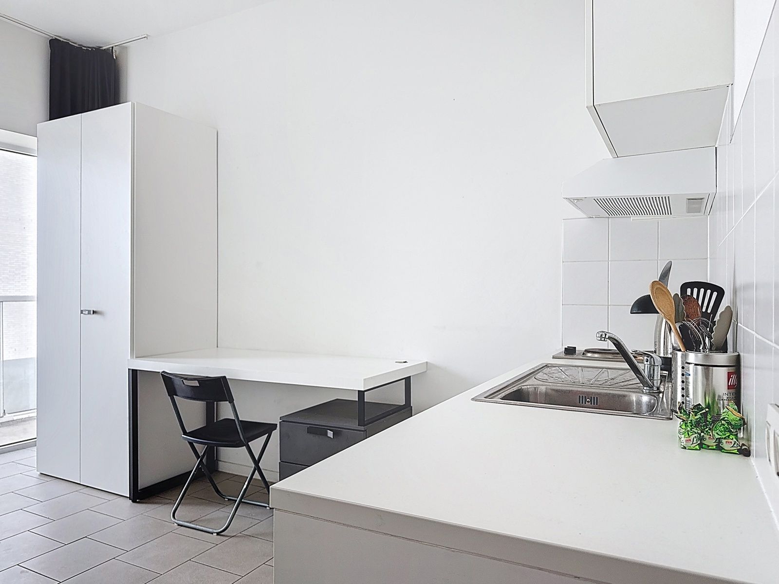 Studentenkamer met terras, kelder en parking. foto 4