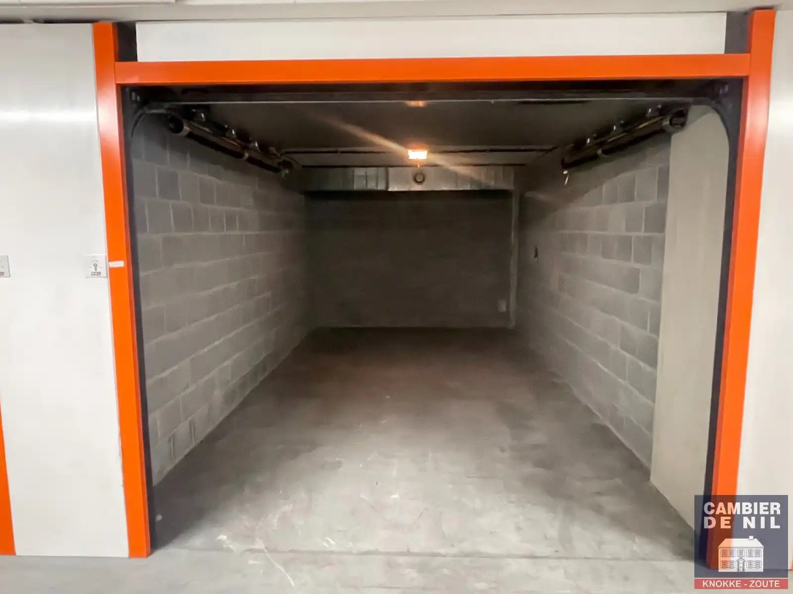 Makkelijk inrijdbare garagebox op niveau -2 onder de Minigolf foto 2