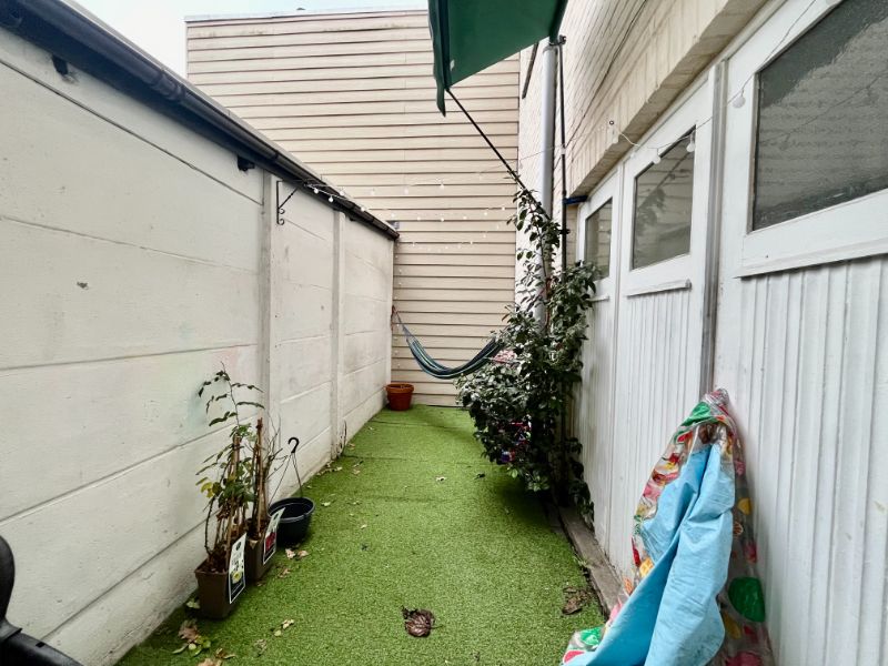 RIJWONING MET TWEE SLAAPKAMERS EN GARAGE TE HUUR IN GENTBRUGGE foto 9