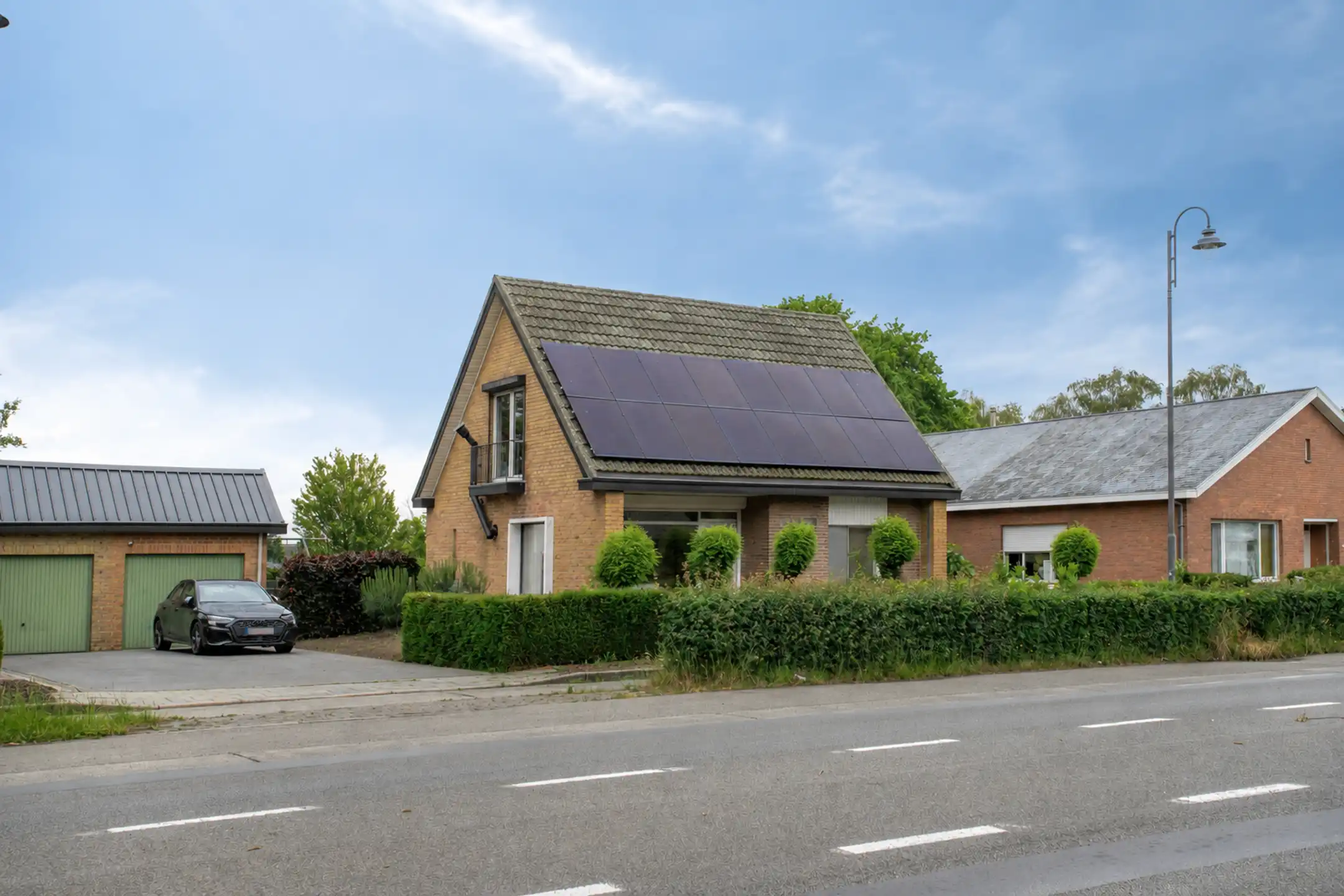 Volledig gerenoveerde vrijstaande woning met garage foto 32