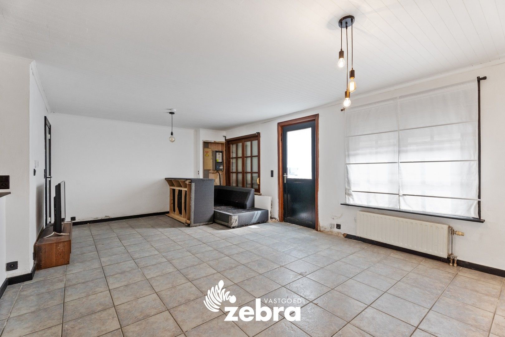 Op te frissen woning met vier slaapkamers in centrum Izegem! foto 4