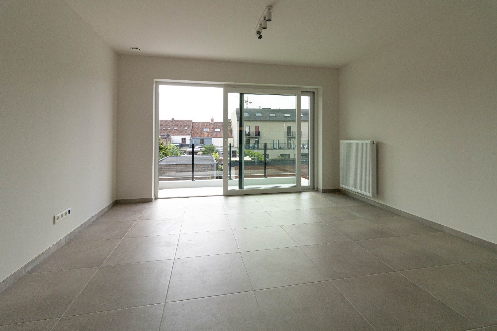 ! NIEUWE VOORWAARDEN! Zeer mooi afgewerkt en instapklaar nieuwbouwappartement gelegen in groene zone met mogelijkheid tot bijhuren van ondergrondse autostaanpla foto 8