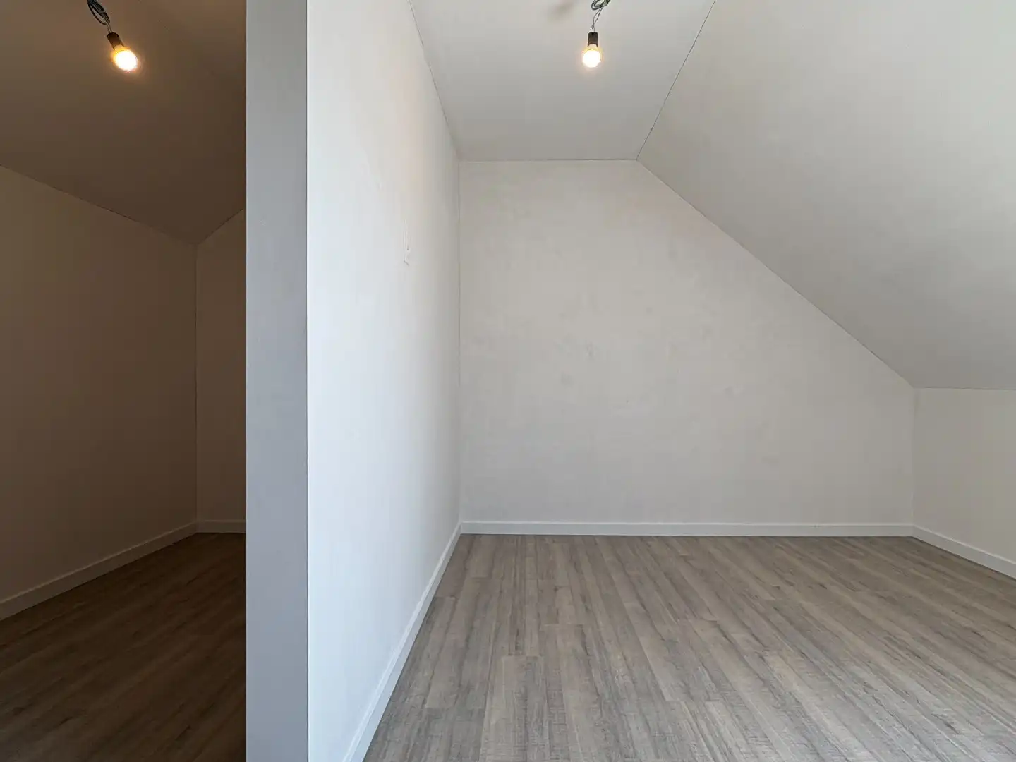 Instapklare woning te Kuurne met 3 slaapkamers, zijweg, oprit en zoveel meer! foto 18