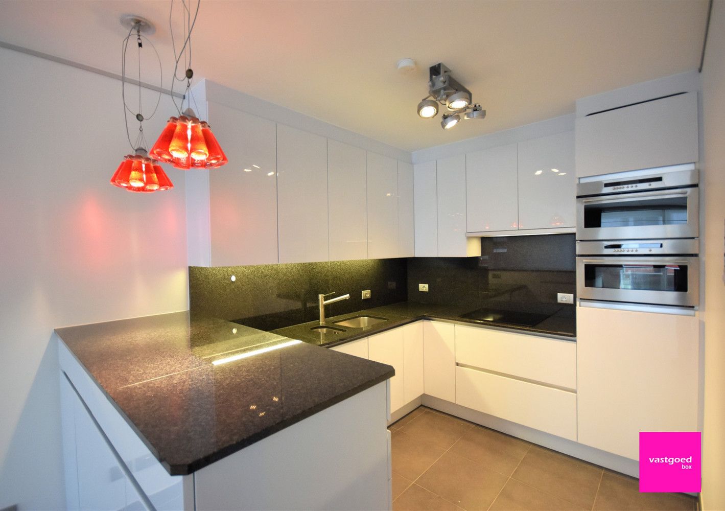 Stijlvol appartement met groot zonneterras, centrum Oostende foto 3
