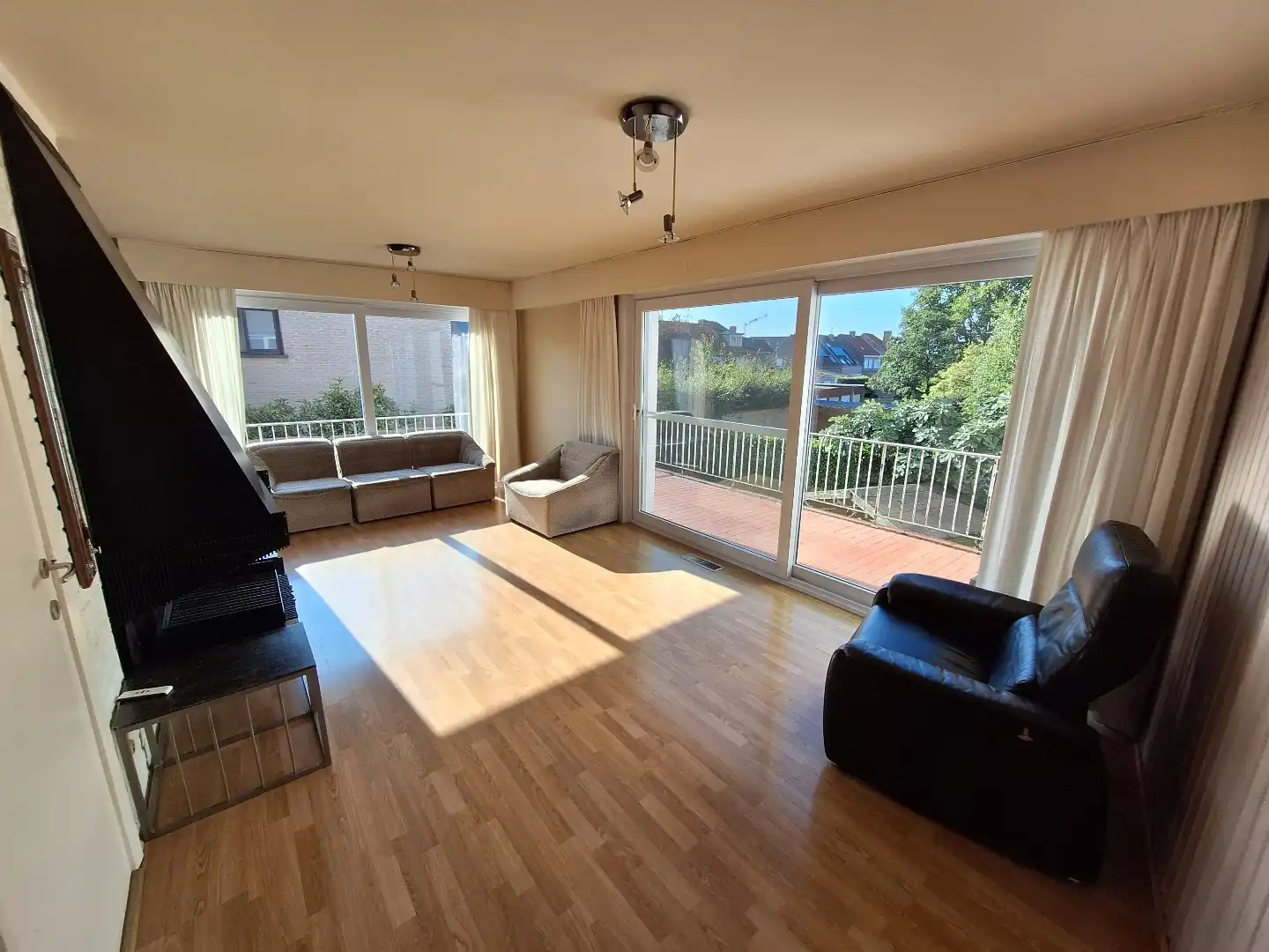 Halfopen woning met tuin en eigen parking te Sint-Kruis foto 4
