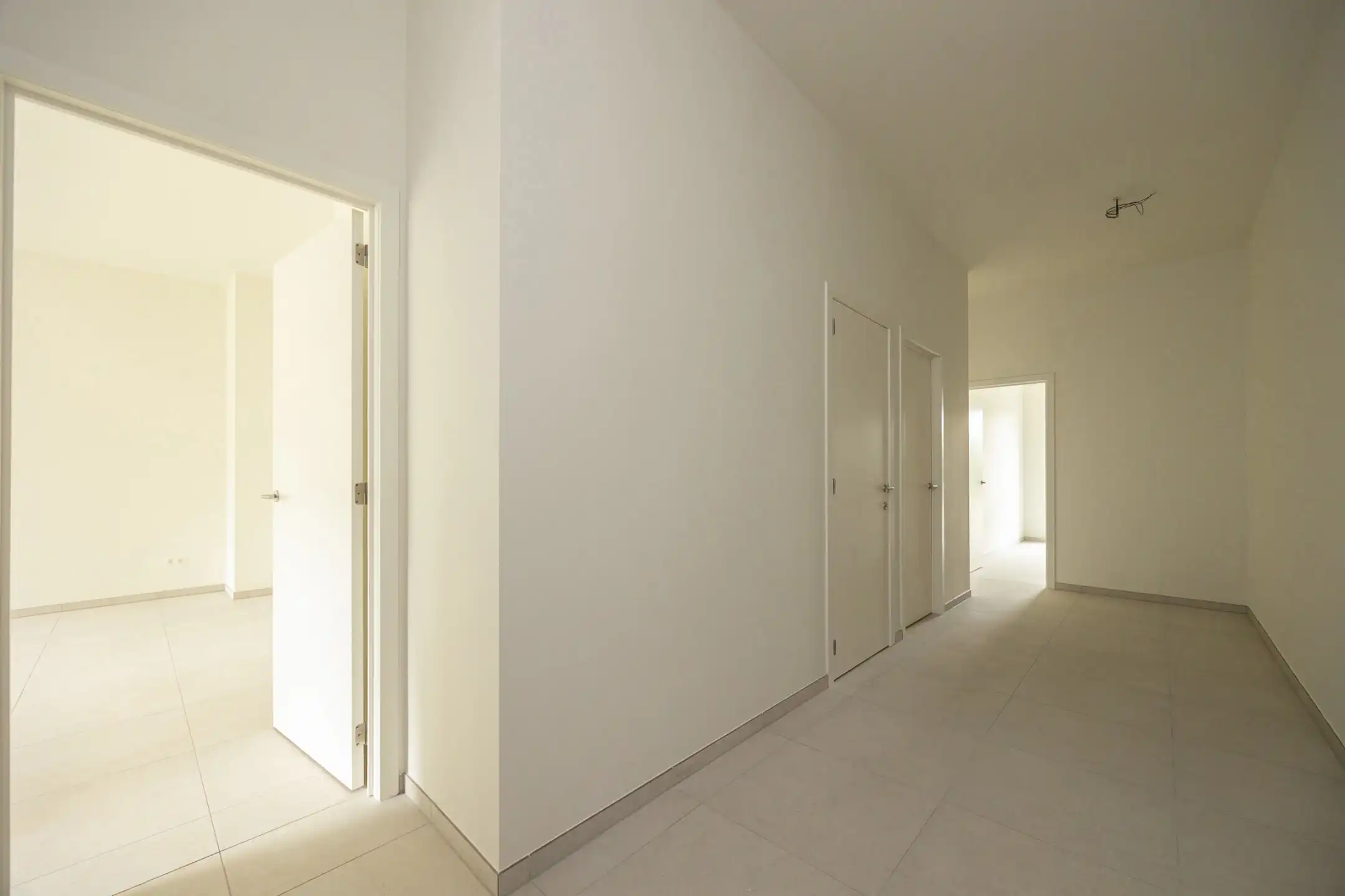Ruim gelijkvloers nieuwbouwappartement met 3 slaapkamers foto 9