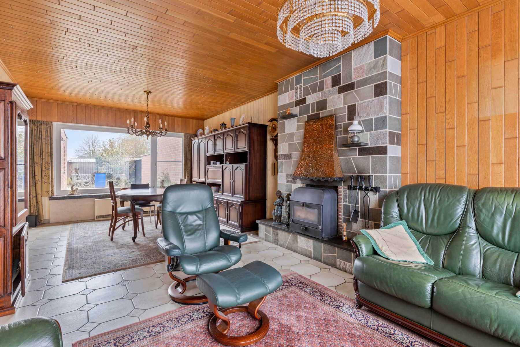 Ruime woning met tuin én garage in hartje Belsele foto 2