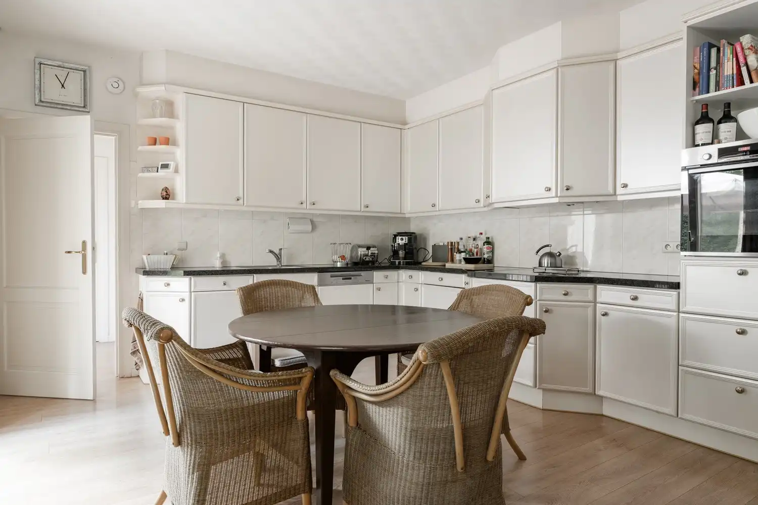 Prachtige gelijkvloerse villa in de populaire villawijk Kollenberg te Achel! foto 14