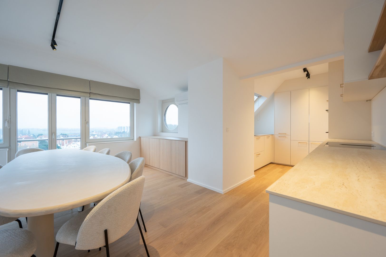 Ruim en lichtrijk appartement vlakbij het strand van Duinbergen foto 6