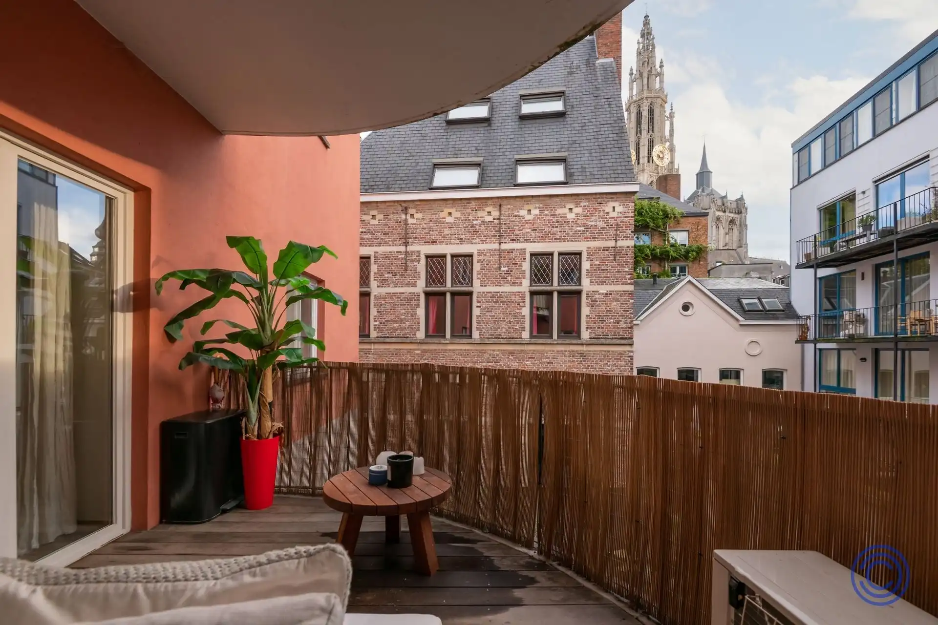 Karaktervol appartement van 195 m² met terras aan de voet van de kathedraal foto 4