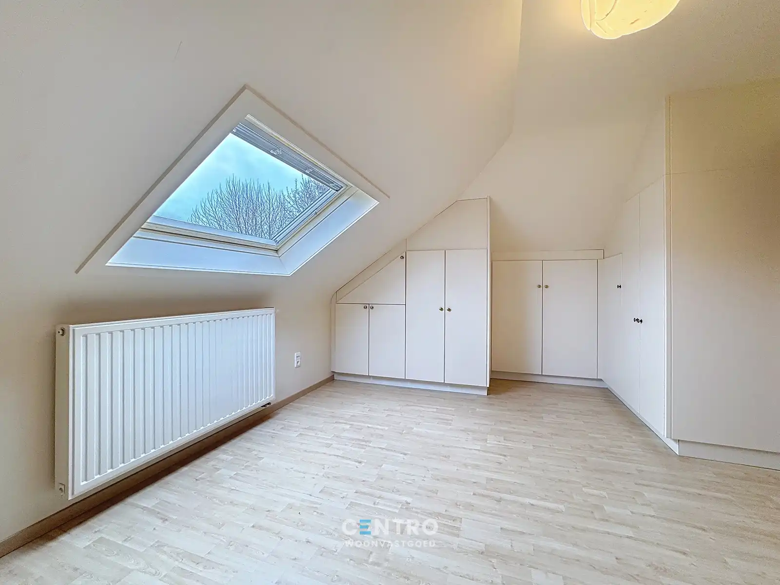 Ruime woning met 5 slpks, 2 badks én dubbele garage! foto 18